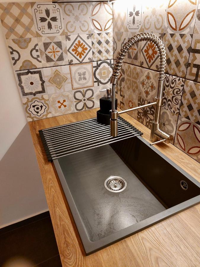 Christina-Anna Athens City Center Walking Distance To Everywhere And Acropolis, In One Of The Most Favorable Locations By National Gardens And Zoo, Hellenic Parliament In Syntagma And Stylish Exquisite Kolonaki Cozy Renovated Apartment Atenas Exterior foto