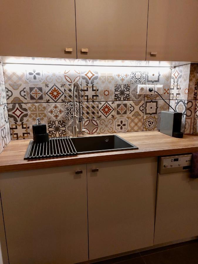 Christina-Anna Athens City Center Walking Distance To Everywhere And Acropolis, In One Of The Most Favorable Locations By National Gardens And Zoo, Hellenic Parliament In Syntagma And Stylish Exquisite Kolonaki Cozy Renovated Apartment Atenas Exterior foto