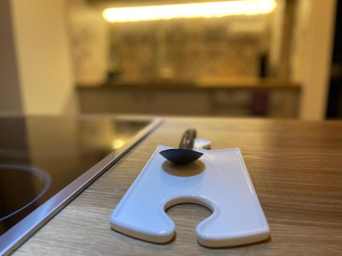 Christina-Anna Athens City Center Walking Distance To Everywhere And Acropolis, In One Of The Most Favorable Locations By National Gardens And Zoo, Hellenic Parliament In Syntagma And Stylish Exquisite Kolonaki Cozy Renovated Apartment Atenas Exterior foto