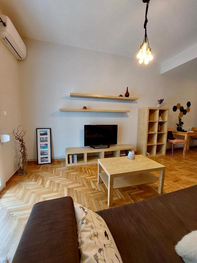 Christina-Anna Athens City Center Walking Distance To Everywhere And Acropolis, In One Of The Most Favorable Locations By National Gardens And Zoo, Hellenic Parliament In Syntagma And Stylish Exquisite Kolonaki Cozy Renovated Apartment Atenas Exterior foto